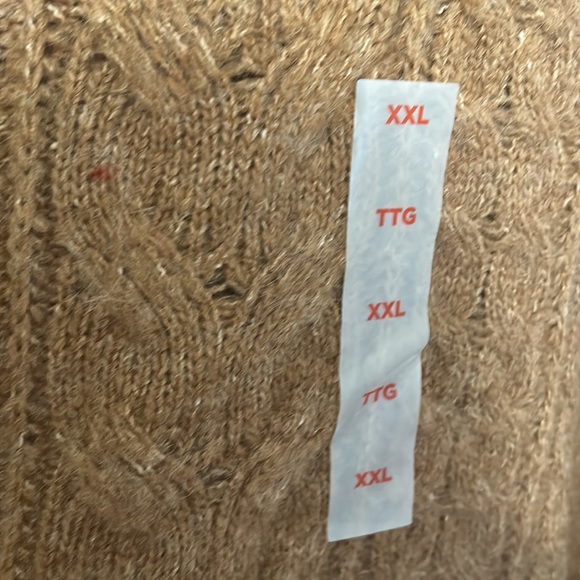 NWT Old Navy Cable Knit Sweater - Picture 3 of 10